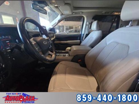 Used 2023 Ford Expedition Limited image 3