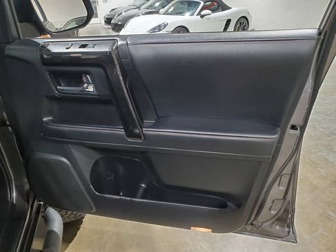Used 2021 Toyota 4Runner Venture w/ Moonroof Package AWD/4WD image 16