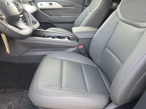 New 2026 Ford Explorer Active w/ Active Comfort Package RWD image 9