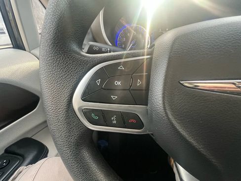 Used 2017 Chrysler Pacifica Touring image 15