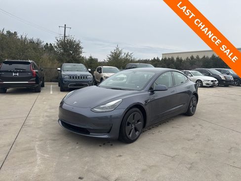 Used 2023 Tesla Model 3 Standard Range image 1