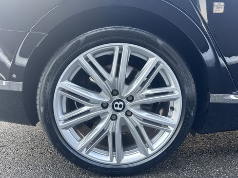 Used 2023 Bentley Flying Spur V8 image 30