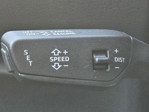 Used 2022 Audi e-tron Premium image 22