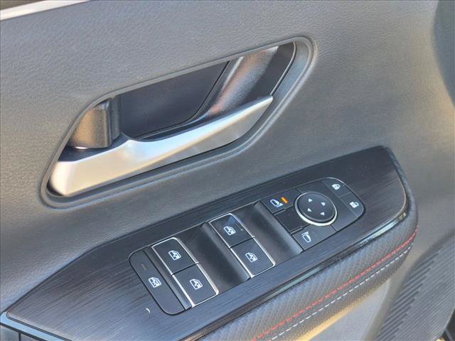 Certified 2025 Nissan Kicks SR FWD image 11