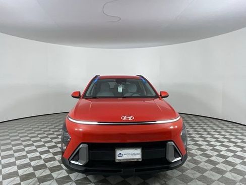 Used 2024 Hyundai Kona SEL w/ Convenience Package FWD image 2