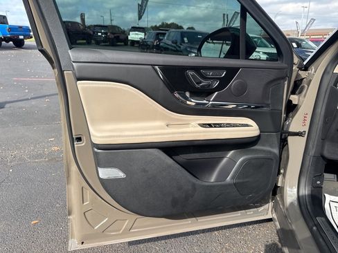 Used 2025 Lincoln Corsair Grand Touring w/ Jet Appearance Package image 12