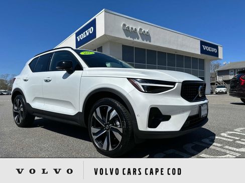 Used 2025 Volvo XC40 B5 Ultra AWD/4WD image 1