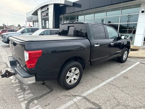 Used 2017 Nissan Titan SV AWD/4WD image 14