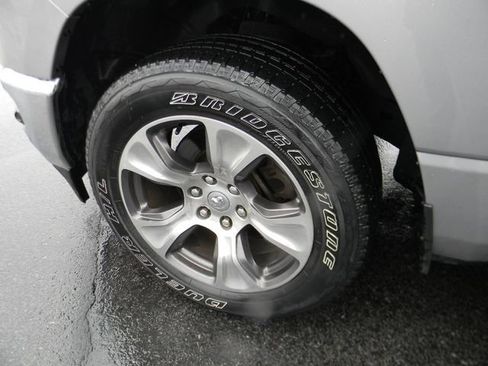 Used 2024 RAM 1500 Laramie AWD/4WD image 11