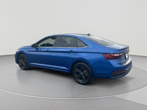 Used 2023 Volkswagen Jetta SE FWD image 3