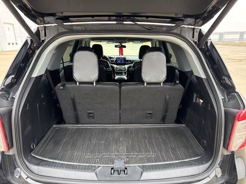 Used 2022 Ford Explorer XLT w/ Equipment Group 202A image 11