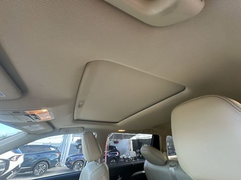 Used 2016 Toyota Highlander XLE image 16