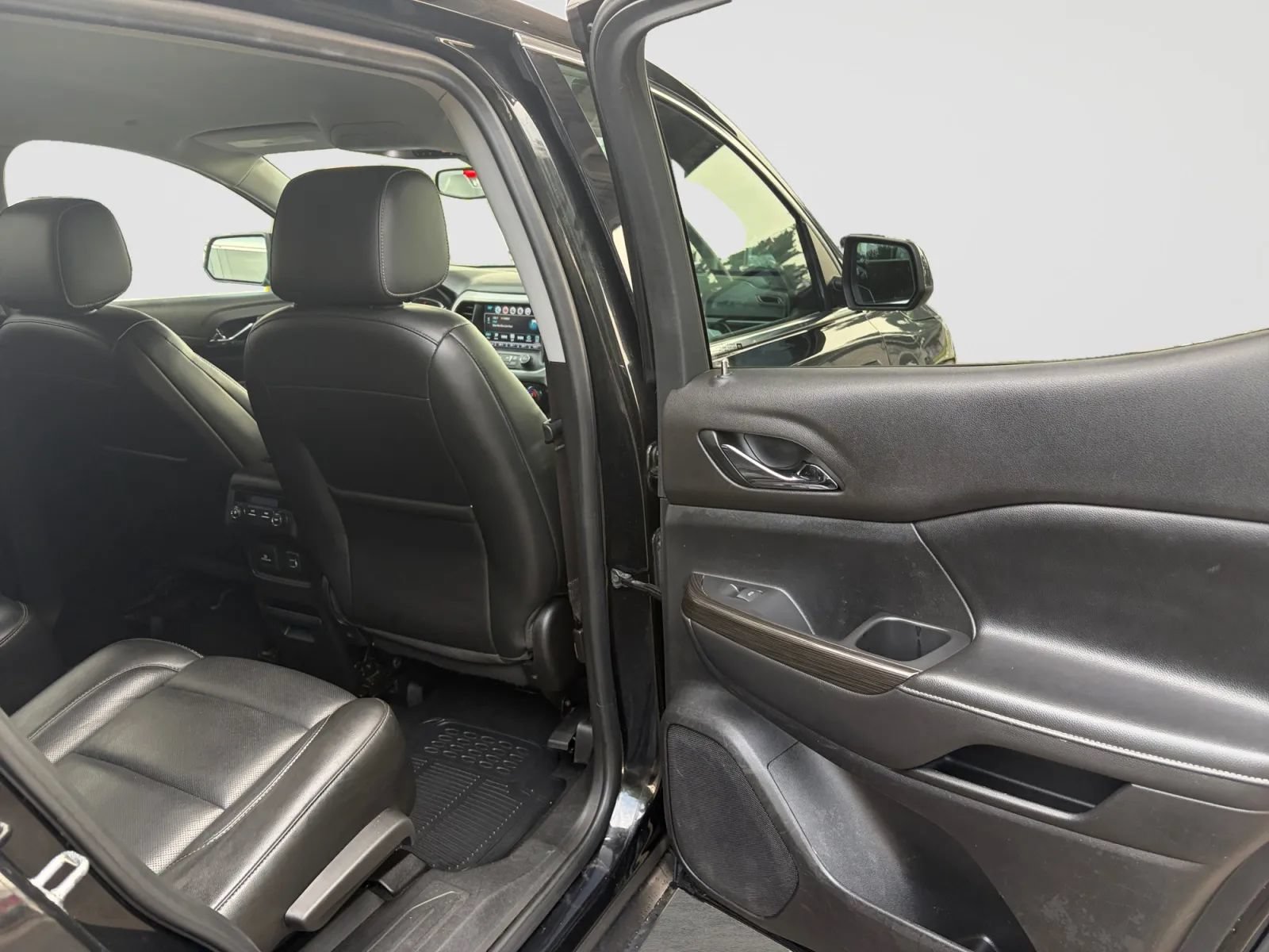 Used 2019 GMC Acadia SLT AWD/4WD image 18
