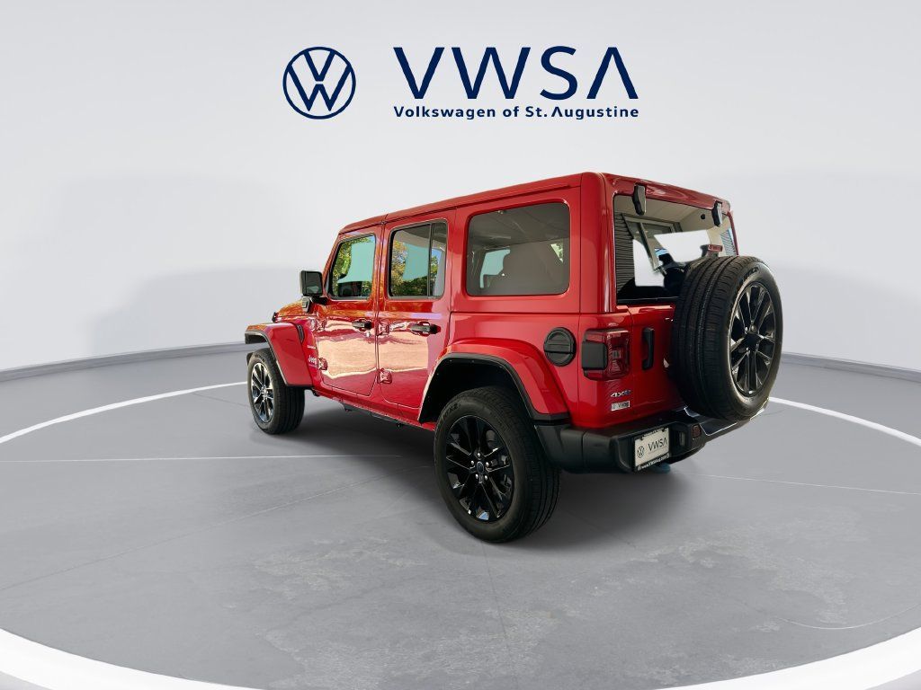 Used 2024 Jeep Wrangler Unlimited Sahara AWD/4WD image 5