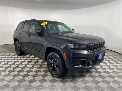 New 2025 Jeep Grand Cherokee 4WD image 7