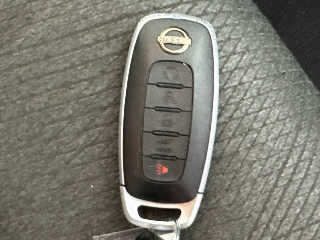 Used 2025 Nissan Rogue SV FWD image 34