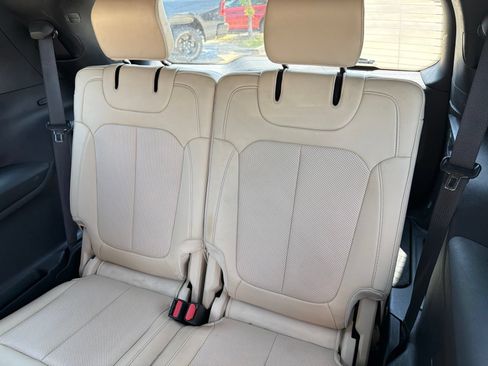 Used 2023 Jeep Grand Cherokee L Limited w/ Luxury Tech Group II AWD/4WD image 18