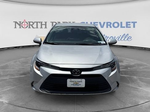 Used 2024 Toyota Corolla LE FWD image 2