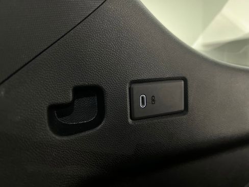 Used 2025 GMC Yukon Denali image 32