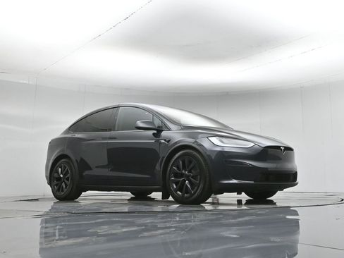 Used 2024 Tesla Model X image 2