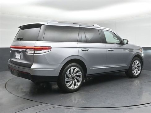 Used 2022 Lincoln Navigator Reserve image 7