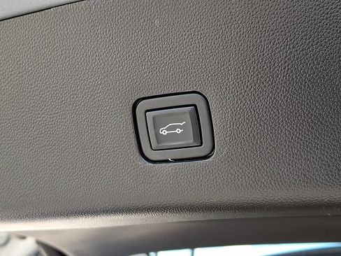 Certified 2023 Chevrolet Traverse LT w/ LPO, Floor Liner Package image 31