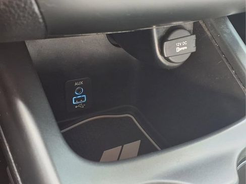 Used 2019 Dodge Journey SE FWD image 9