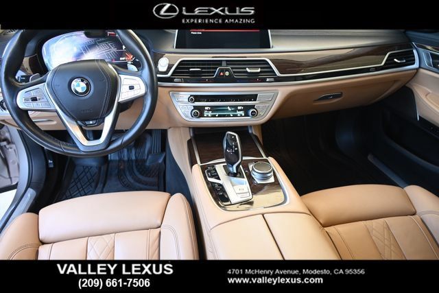 Used 2022 BMW 750i xDrive AWD/4WD image 18
