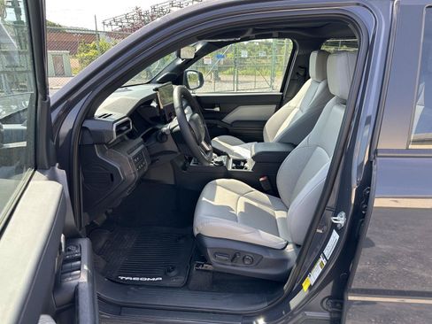 Used 2024 Toyota Tacoma Limited w/ Limited Package (LT) AWD/4WD image 11