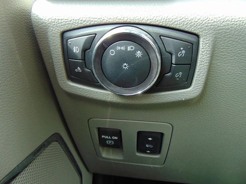 Used 2020 Ford F150 Lariat image 39