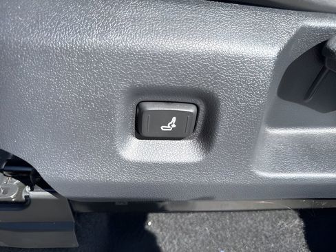 Used 2025 Toyota Tacoma TRD Sport AWD/4WD image 10
