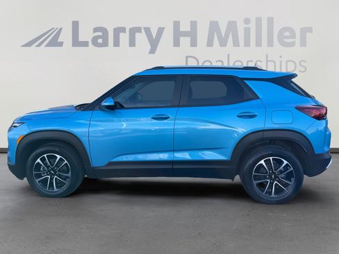 Used 2025 Chevrolet TrailBlazer LT w/ Convenience Package image 2