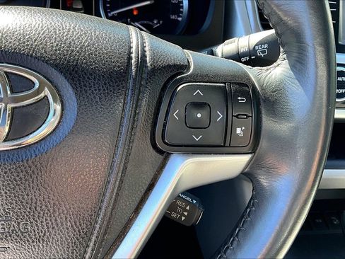 Used 2014 Toyota Highlander XLE image 12