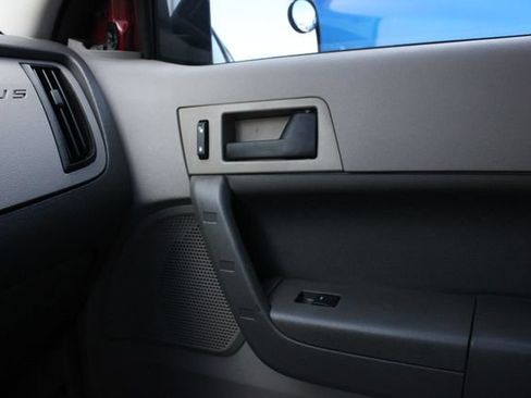 Used 2011 Ford Focus SE w/ Sedan SE Appearance Pkg FWD image 18