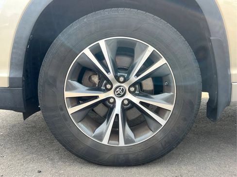 Used 2016 Toyota Highlander XLE AWD/4WD image 30