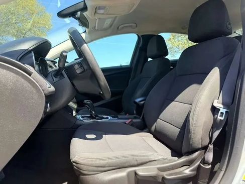 Used 2017 Chevrolet Cruze LT FWD image 27