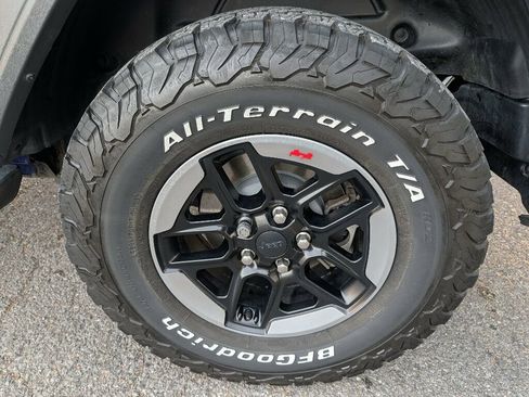 Used 2018 Jeep Wrangler Sport image 16