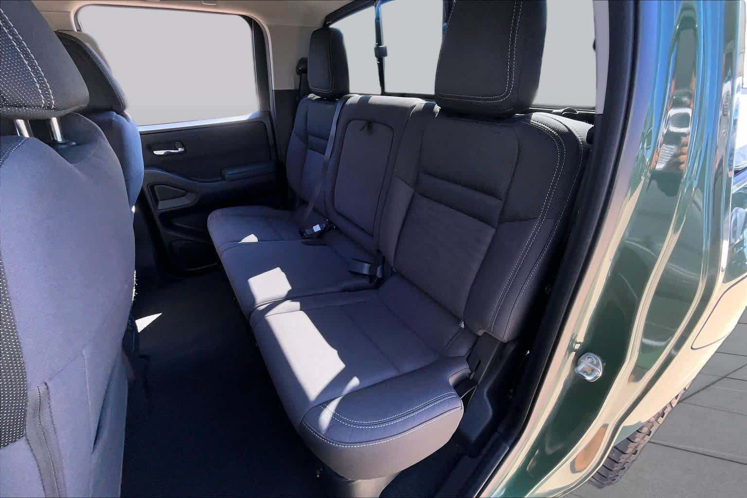 Used 2022 Nissan Frontier SV AWD/4WD image 18