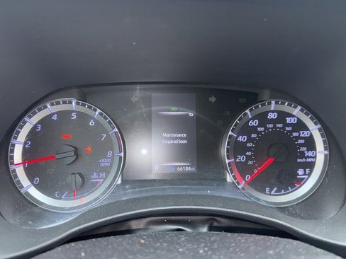 Used 2020 Toyota Highlander LE image 12