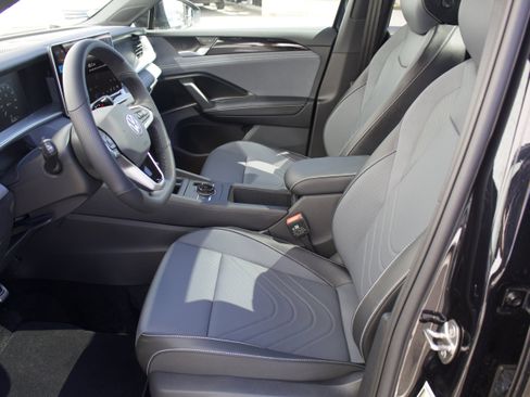 New 2026 Volkswagen Tiguan SE R-Line AWD/4WD image 11