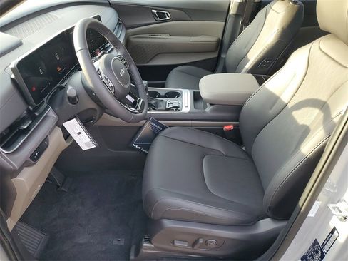 New 2026 Kia Carnival EX image 5