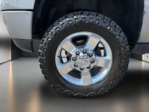 Used 2012 GMC Sierra 2500 Denali w/ Suspension Package, Off-Road AWD/4WD image 10