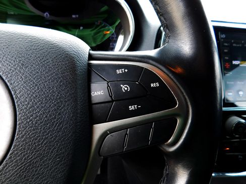 Used 2020 Jeep Grand Cherokee Altitude AWD/4WD image 26