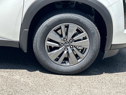 New 2026 Nissan Pathfinder SV w/ SV Premium Package FWD image 9