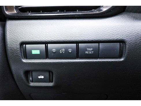 Used 2024 Nissan Sentra SR w/ SR Premium Package image 19