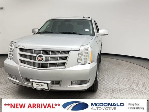 Used 2013 Cadillac Escalade Platinum AWD/4WD image 7