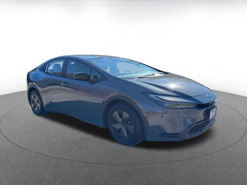 Used 2025 Toyota Prius LE image 1