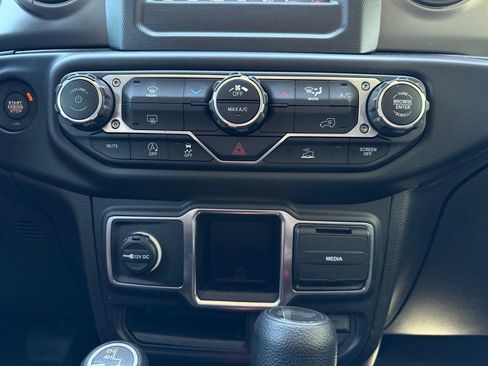 Used 2023 Jeep Wrangler Unlimited Sport AWD/4WD image 20