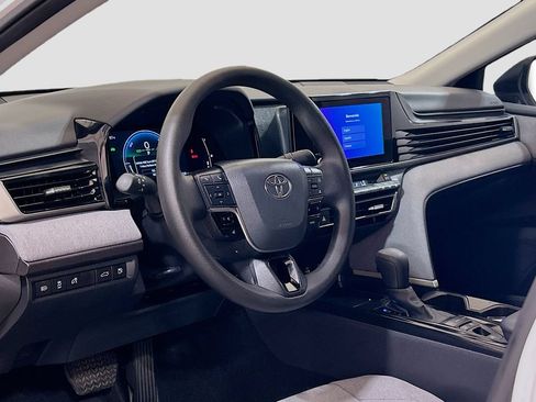 Used 2025 Toyota Camry LE w/ Convenience Package FWD image 7