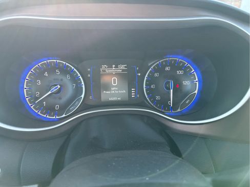 Used 2023 Chrysler Voyager LX image 11